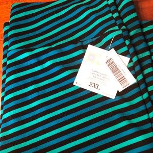Brand new with tags Lularoe Cassie skirt. 2xl